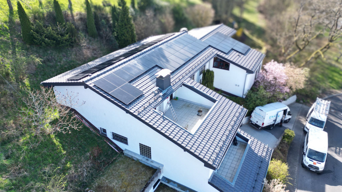 Dach mit Transparenten Modulen 