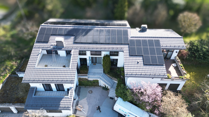 Dach mit Transparenten Modulen 