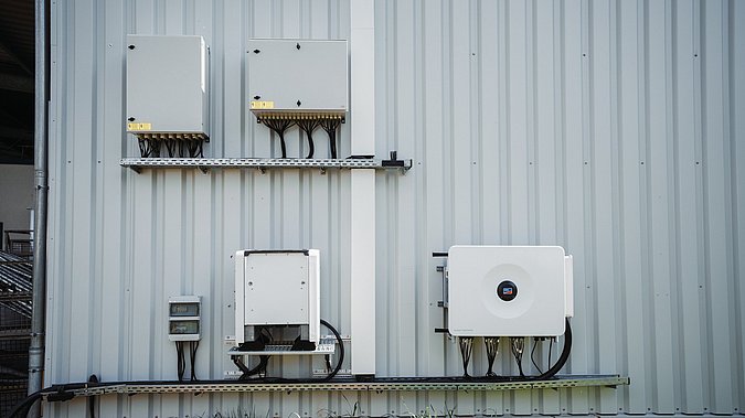 Drei industrielle Wechselrichter mit 50kW und 125kW