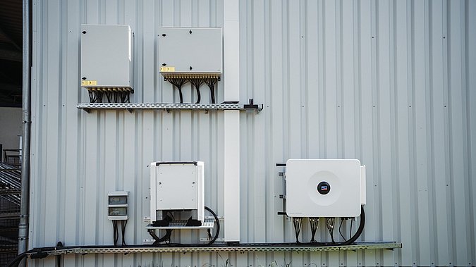 Drei industrielle Wechselrichter mit 50kW und 125kW