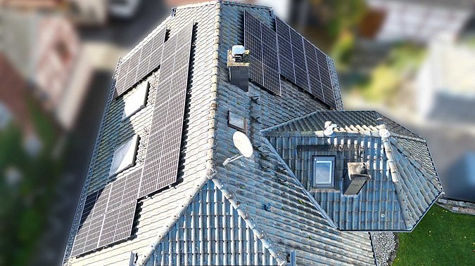 Photovoltaikanlage auf einem Einfamilienhausdach in Weilburg-Kirschhofen