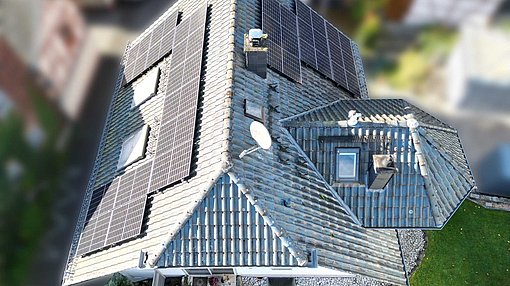 Photovoltaikanlage auf einem Einfamilienhausdach in Weilburg-Kirschhofen
