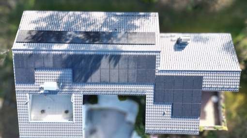 Dach mit Transparenten Modulen 