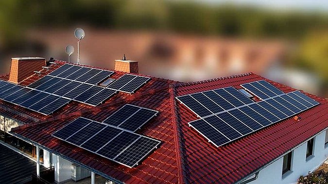 Solaranlage auf dem Dach des Sport- und Freizeitparks Limburg