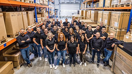 enatek Gruppenfoto mit allen Mitarbeitenden