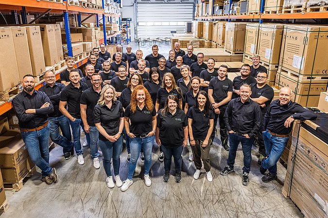 enatek Gruppenfoto mit allen Mitarbeitenden