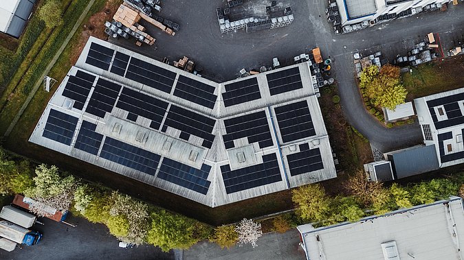 600 Glasmodule auf Trapezdach bei SWARCO in Diez