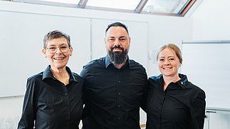 enatek Team lächelt freundlich - PV-Beratung