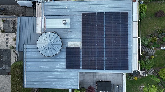 Schieferdach mit Transparenten Modulen 