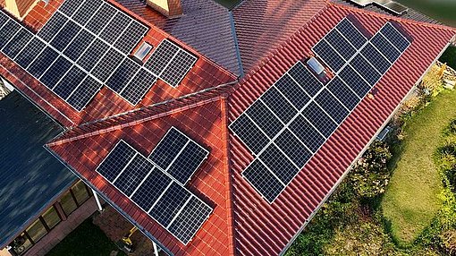 Solaranlage auf dem Dach des Sport- und Freizeitparks Limburg
