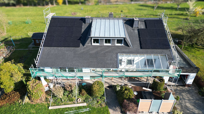 Schieferdach mit Transparenten Modulen 