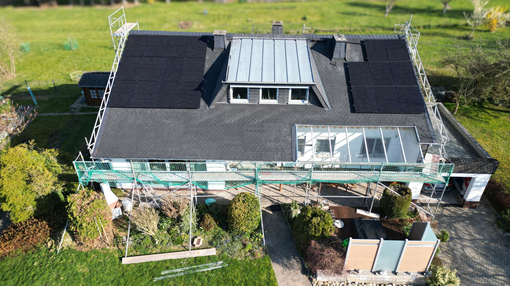 Schieferderdach mit Transparenten Modulen 