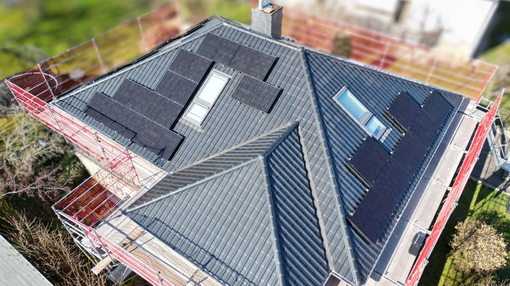 Dach mit Transparenten Modulen 