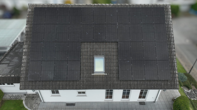 Dach mit Black Modulen 