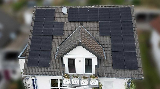 Photovoltaikanlage auf einem Einfamilienhausdach in Idstein
