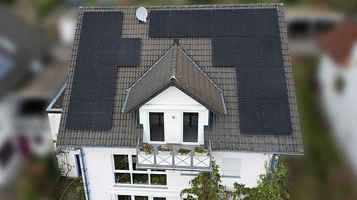 Photovoltaikanlage auf einem Einfamilienhausdach in Idstein