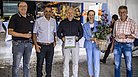 Gruppenfoto mit Urkunde auf der Jubiläumsfeier von enatek in Hadamar