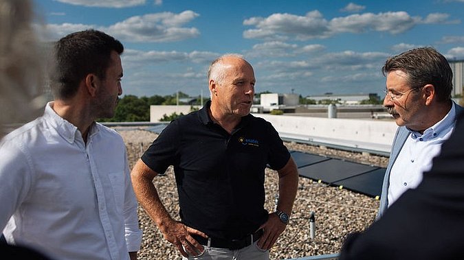 Reinhard Horn informiert über PV-Anlage