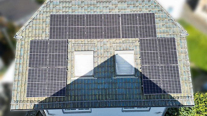 Photovoltaikanlage auf einem Einfamilienhausdach in Weilburg-Kirschhofen