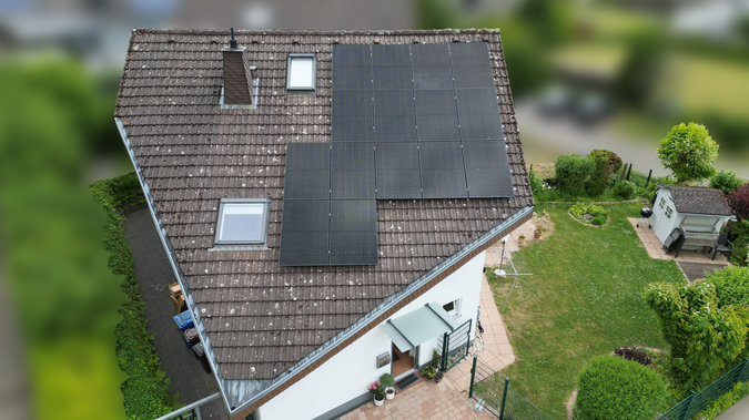 Pfannendach mit Black Modulen 