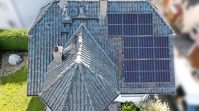 Photovoltaikanlage auf einem Einfamilienhausdach in Weilburg-Kirschhofen